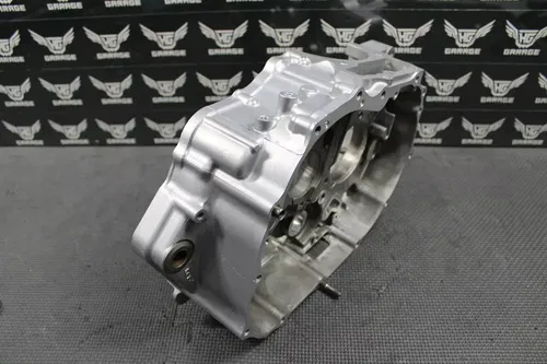 2003 96-04 HONDA XR400R OEM RIGHT ENGINE MOTOR CRANKCASE CRANK CASE 11100-KCY-67