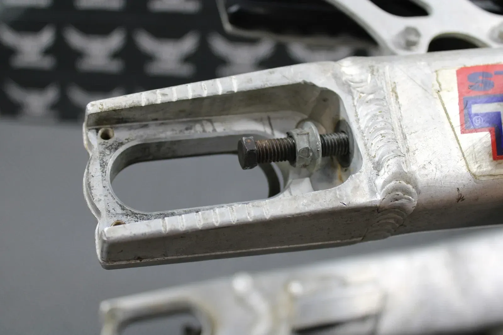 2007 2008 KAWASAKI KX250F OEM SWINGARM SWING ARM REAR SUSPENSION 33001-0107 GOOD