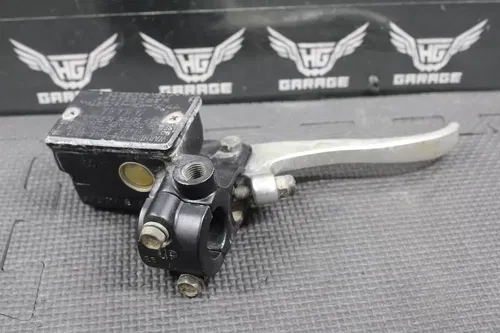 1999 YAMAHA TTR225 XT350 OEM FRONT BRAKE MASTER CYLINDER W/ LEVER 39F-25870-00-0