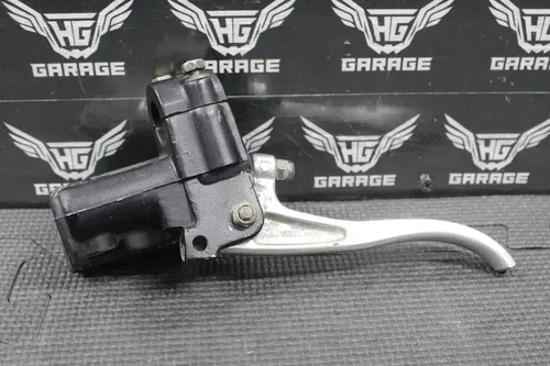 1999 YAMAHA TTR225 XT350 OEM FRONT BRAKE MASTER CYLINDER W/ LEVER 39F-25870-00-0
