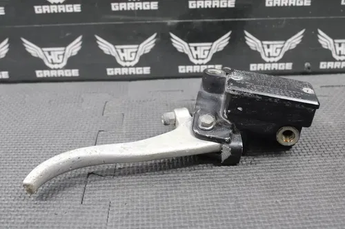 1999 YAMAHA TTR225 XT350 OEM FRONT BRAKE MASTER CYLINDER W/ LEVER 39F-25870-00-0