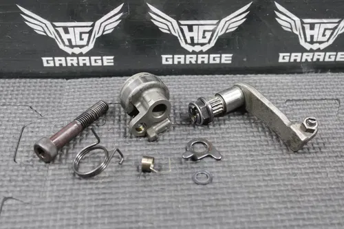 2004 HONDA CRF450R CYLINDER HEAD CAMSHAFT DECOMPRESSION BASE & ARM 14103-MEB-670