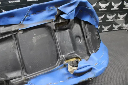 1996 HONDA 96-04 XR400R OEM SEAT SADDLE FOAM PAN COVER COMPLETE 77200-KCY-A30ZA