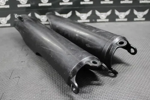 2004 HONDA CR125R CR250R BLACK FRONT LEFT RIGHT FORK GUARDS SHIELDS BOLTS