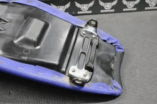 2011 YAMAHA YZ450F OEM SEAT SADDLE FOAM PAN COVER COMPLETE 33D-24710-50-00