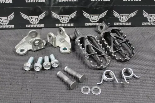 2018 SUZUKI 15-20 RMZ450 OEM RIGHT LEFT FOOT REST PEGS PEDALS BRACKETS FOOTPEGS