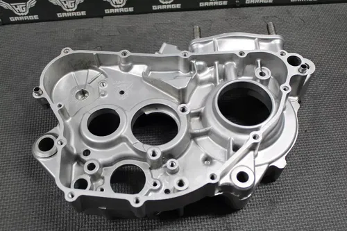 2004 HONDA CR250R OEM RIGHT ENGINE MOTOR CRANKCASE CRANK CASE BLOCK 04921-KSK-67