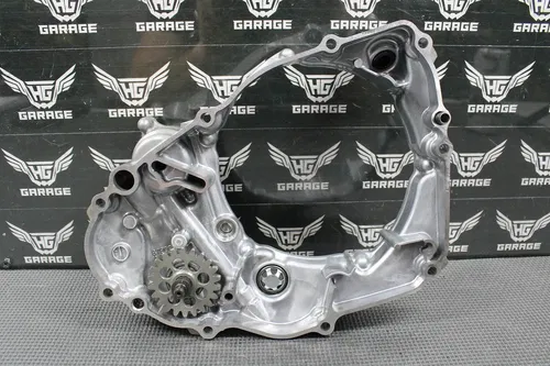 2022 YAMAHA YZ250F YZ250FX OEM RIGHT CRANK CASE INNER CLUTCH COVER WATER PUMP 2