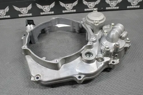 2022 YAMAHA YZ250F YZ250FX OEM RIGHT CRANK CASE INNER CLUTCH COVER WATER PUMP 2
