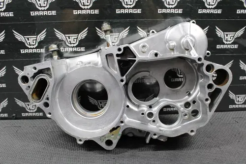 1997 1998 HONDA CR250R OEM RIGHT ENGINE CRANKCASE CRANK CASE 11100-KZ3-408 CRACK