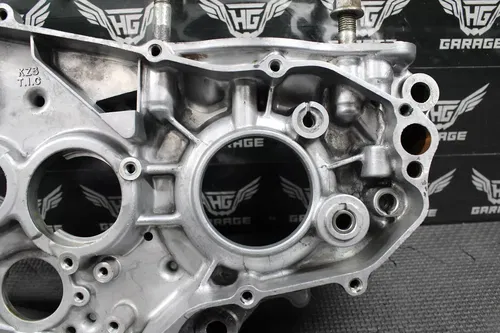 1997 1998 HONDA CR250R OEM RIGHT ENGINE CRANKCASE CRANK CASE 11100-KZ3-408 CRACK