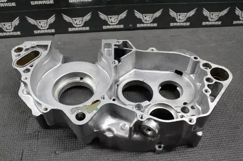 1997 1998 HONDA CR250R OEM RIGHT ENGINE CRANKCASE CRANK CASE 11100-KZ3-408 CRACK