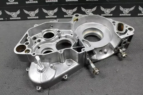 1997 1998 HONDA CR250R OEM RIGHT ENGINE CRANKCASE CRANK CASE 11100-KZ3-408 CRACK