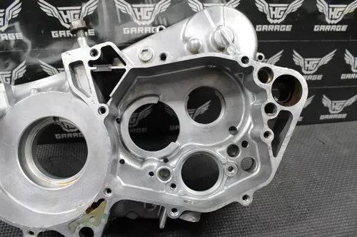 1997 1998 HONDA CR250R OEM RIGHT ENGINE CRANKCASE CRANK CASE 11100-KZ3-408 CRACK