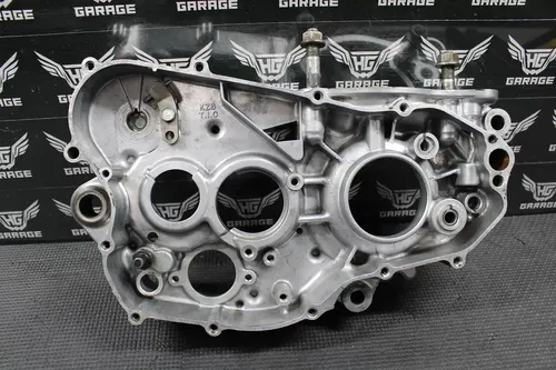 1997 1998 HONDA CR250R OEM RIGHT ENGINE CRANKCASE CRANK CASE 11100-KZ3-408 CRACK