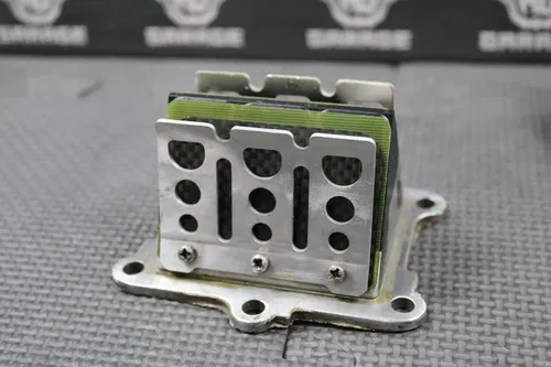 2001 HONDA CR250R OEM INTAKE BOOT INSULATOR REED BLOCK REEDS 16221-KZ3-L10