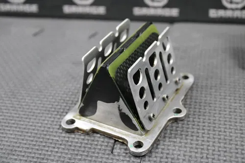 2001 HONDA CR250R OEM INTAKE BOOT INSULATOR REED BLOCK REEDS 16221-KZ3-L10