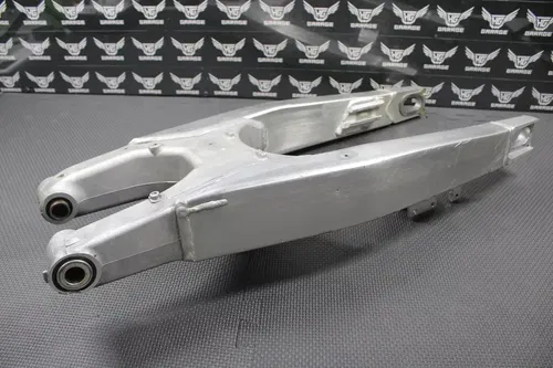 2002 2003 HONDA CR125R OEM SWINGARM SWING ARM SUSPENSION 52200-KZ4-J40 GOOD!