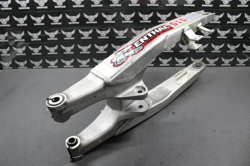2005 HONDA CRF450R OEM SWINGARM SWING ARM REAR SUSPENSION 52200-MEN-710