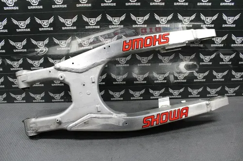 2005 HONDA CRF450R OEM SWINGARM SWING ARM REAR SUSPENSION 52200-MEN-710