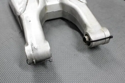 2005 HONDA CRF450R OEM SWINGARM SWING ARM REAR SUSPENSION 52200-MEN-710