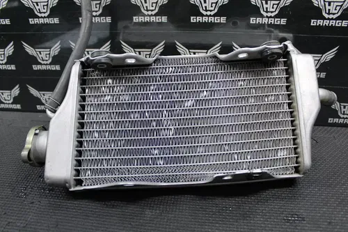 2000 2001 HONDA CR250R OEM RIGHT FILL SIDE RADIATOR COOLER W/ CAP 19010-KZ3-J25