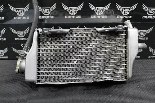 2000 2001 HONDA CR250R OEM RIGHT FILL SIDE RADIATOR COOLER W/ CAP 19010-KZ3-J25