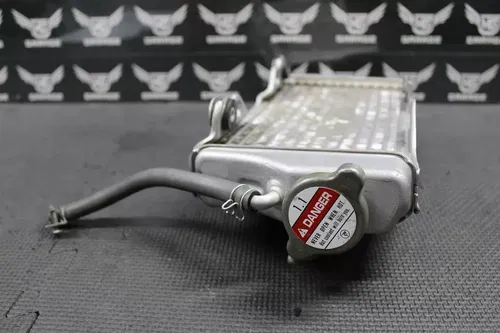 2000 2001 HONDA CR250R OEM RIGHT FILL SIDE RADIATOR COOLER W/ CAP 19010-KZ3-J25