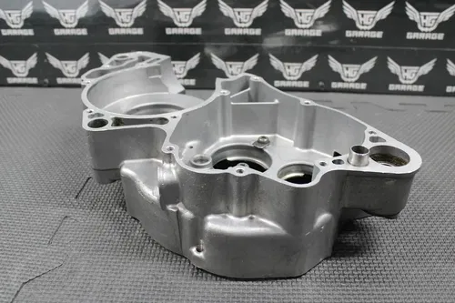 2001 SUZUKI 01-02 RM250 OEM RIGHT HALF ENGINE MOTOR CRANKCASE CRANK CASE BLOCK