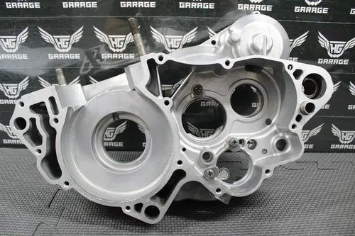 2001 SUZUKI 01-02 RM250 OEM RIGHT HALF ENGINE MOTOR CRANKCASE CRANK CASE BLOCK