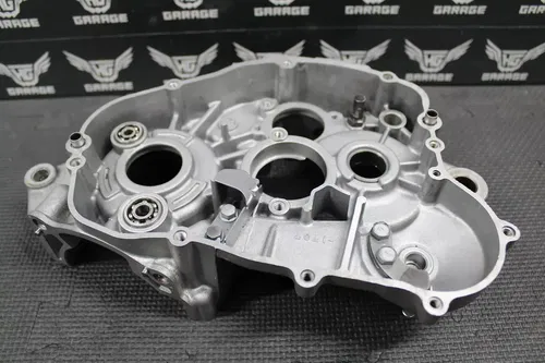 2002 KAWASAKI 96-06 KDX200 97-05 KDX220R OEM RIGHT ENGINE CRANKCASE CRANK CASE