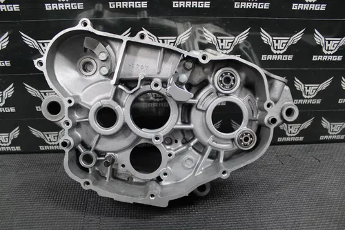 2002 KAWASAKI 96-06 KDX200 97-05 KDX220R OEM RIGHT ENGINE CRANKCASE CRANK CASE