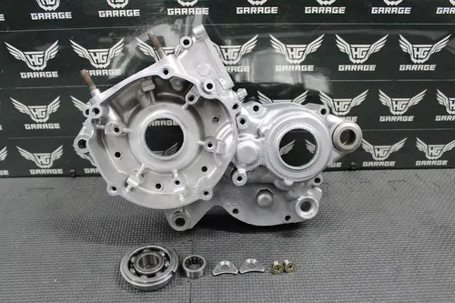 2002 02-04 YAMAHA YZ125 OEM LEFT ENGINE MOTOR CRANKCASE CRANK CASE HALF BLOCK