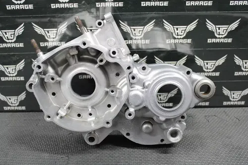 2002 02-04 YAMAHA YZ125 OEM LEFT ENGINE MOTOR CRANKCASE CRANK CASE HALF BLOCK