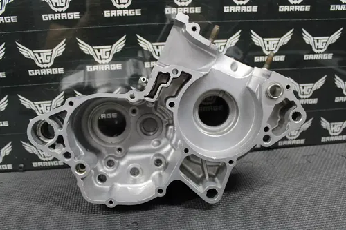 2002 02-04 YAMAHA YZ125 OEM LEFT ENGINE MOTOR CRANKCASE CRANK CASE HALF BLOCK