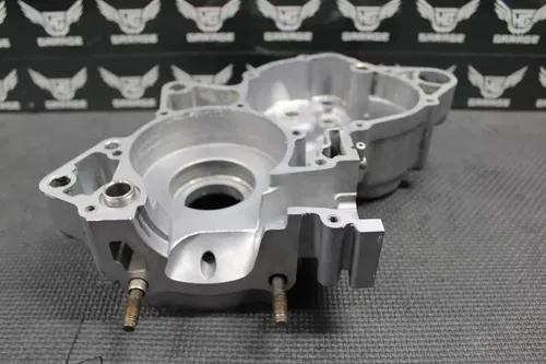 2002 02-04 YAMAHA YZ125 OEM LEFT ENGINE MOTOR CRANKCASE CRANK CASE HALF BLOCK
