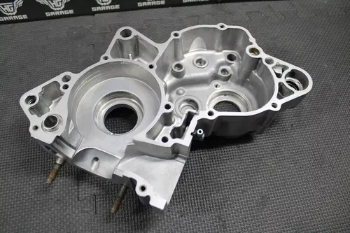 2002 02-04 YAMAHA YZ125 OEM LEFT ENGINE MOTOR CRANKCASE CRANK CASE HALF BLOCK