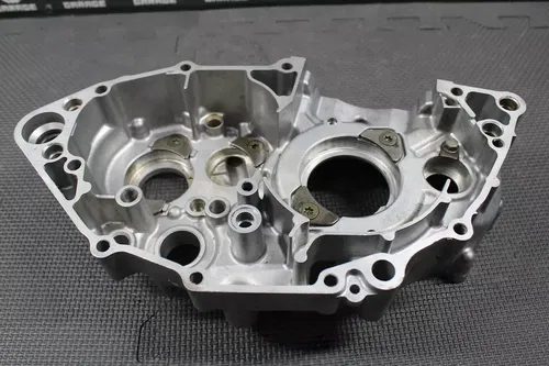 2002 01-05 YAMAHA YZ250F 01-02 WR250F OEM LEFT ENGINE MOTOR CRANKCASE CRANK CASE