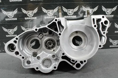 2003 SUZUKI RM250 MODEL K3 OEM LEFT ENGINE MOTOR CRANKCASE CRANK CASE 11300-3788