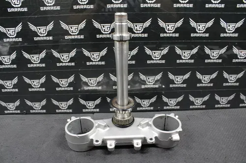 2005 YAMAHA YZ125 OEM FRONT FORKS CLAMP LOWER TRIPLE TREE STEM 1C3-23340-L0-00