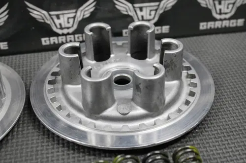 2005 YAMAHA YZ450F OEM COMPLETE CLUTCH W PLATES BASKET HUB 5XD-16150-60-00 NICE!