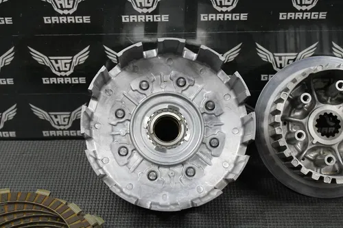 2005 YAMAHA YZ450F OEM COMPLETE CLUTCH W PLATES BASKET HUB 5XD-16150-60-00 NICE!