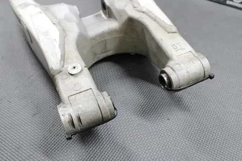 2009 YAMAHA YZ450F OEM SWINGARM SWING ARM REAR SUSPENSION 34P-22110-00-00 GOOD