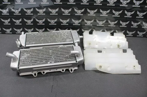 2005 KAWASAKI KX250F OEM LEFT RIGHT RADIATOR SET RADIATORS SHROUDS LOUVERS GOOD
