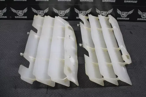 2005 KAWASAKI KX250F OEM LEFT RIGHT RADIATOR SET RADIATORS SHROUDS LOUVERS GOOD