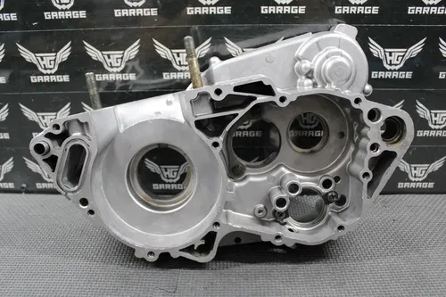 1999 99-01 YAMAHA YZ250 OEM RIGHT ENGINE CRANKCASE CRANK CASE 5CU-15121-01-00