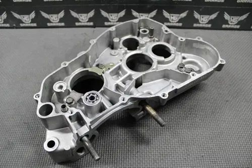 1999 99-01 YAMAHA YZ250 OEM RIGHT ENGINE CRANKCASE CRANK CASE 5CU-15121-01-00