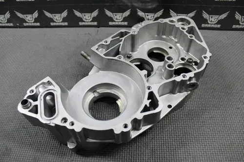 1999 99-01 YAMAHA YZ250 OEM RIGHT ENGINE CRANKCASE CRANK CASE 5CU-15121-01-00