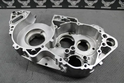1999 99-01 YAMAHA YZ250 OEM RIGHT ENGINE CRANKCASE CRANK CASE 5CU-15121-01-00