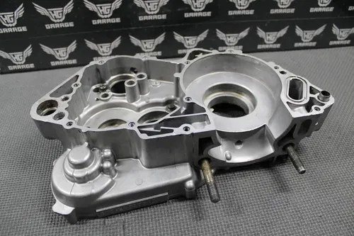 1999 99-01 YAMAHA YZ250 OEM RIGHT ENGINE CRANKCASE CRANK CASE 5CU-15121-01-00